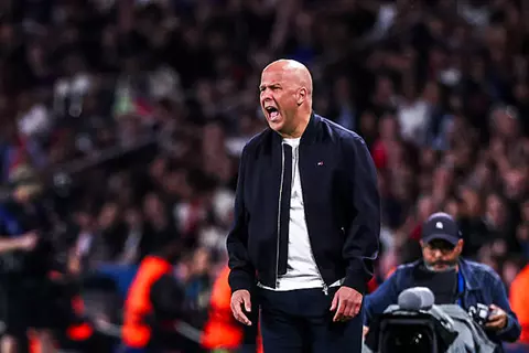 مفاجأة صلاح أبرزها.. 4 عوامل تدفع إدارة ليفربول لتجديد الثقة في سلوت